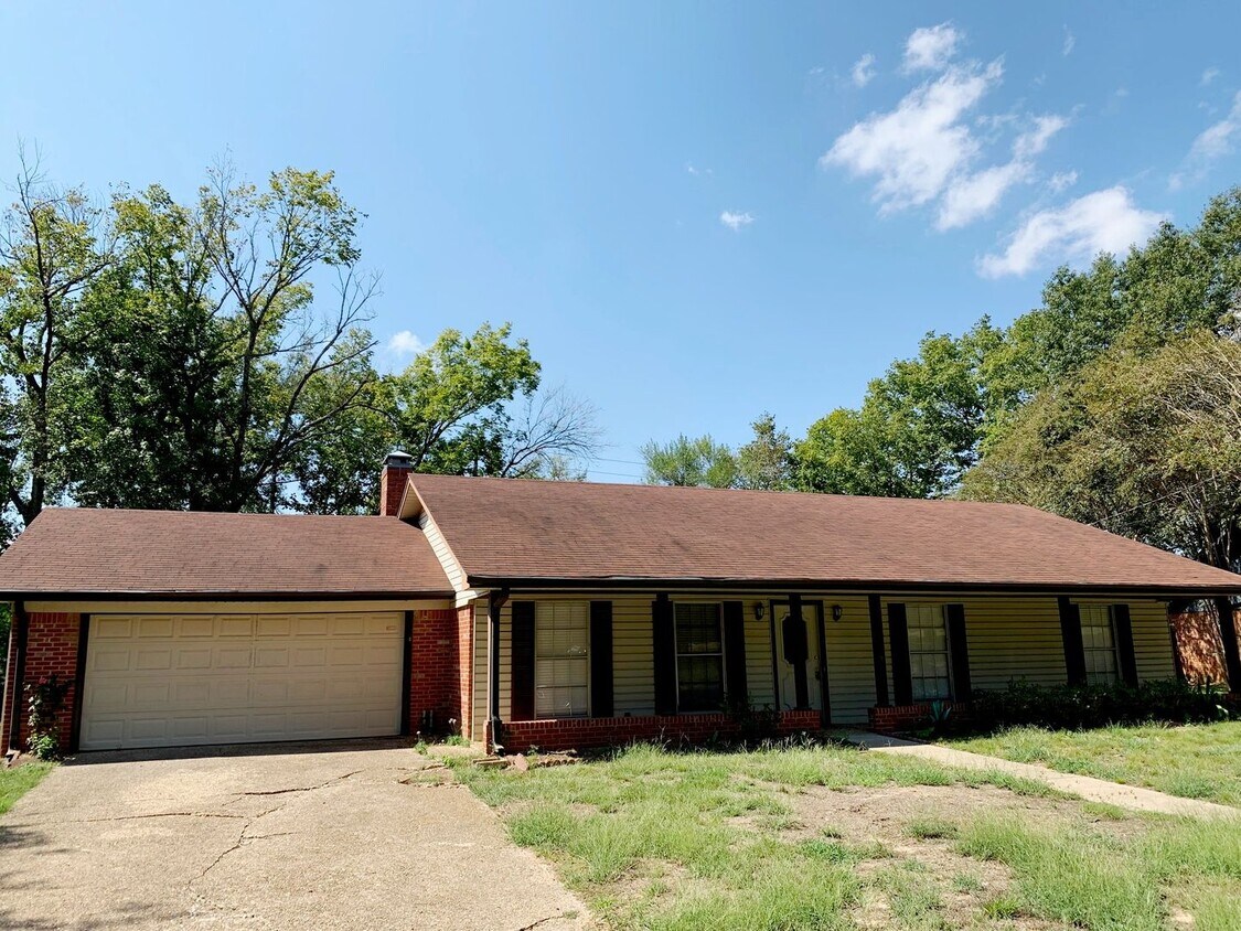 Primary Photo - South Tyler! Lovely 3 Bedroom, 2 Bath Home...