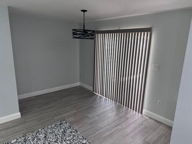 Building Photo - 505 Sandalwood Ct
