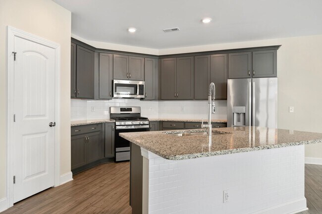 Building Photo - Available now! Spacious & beautiful 3 bedroom townhome!