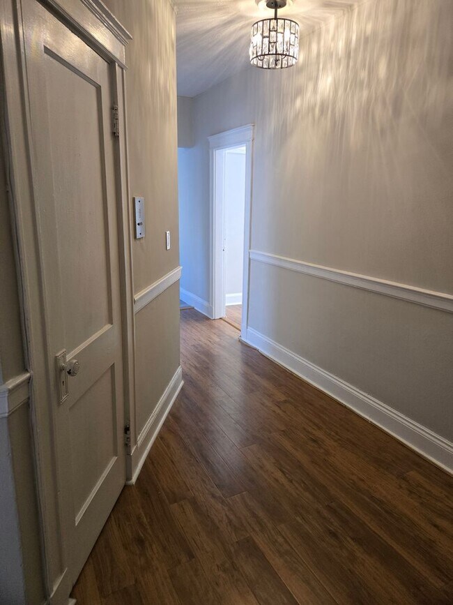 Foto del edificio - Great 2 bed located on the Green Line (BU) Available April!