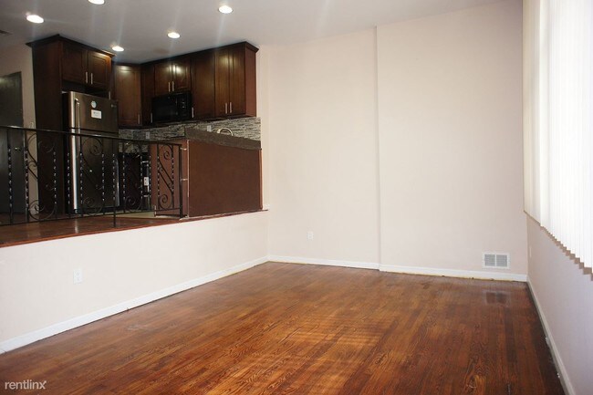 Building Photo - 3 br, 1 bath  - 485 Commonwealth Ave