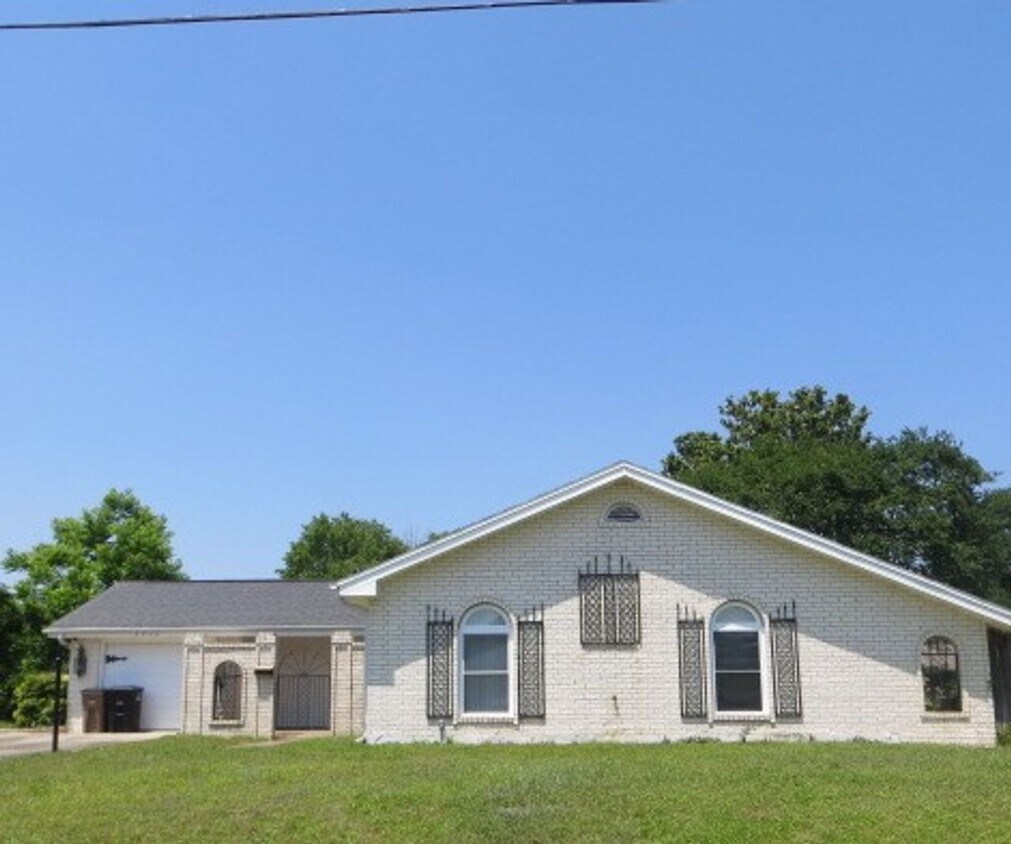 Foto principal - Nice home in Northeast Pensacola!