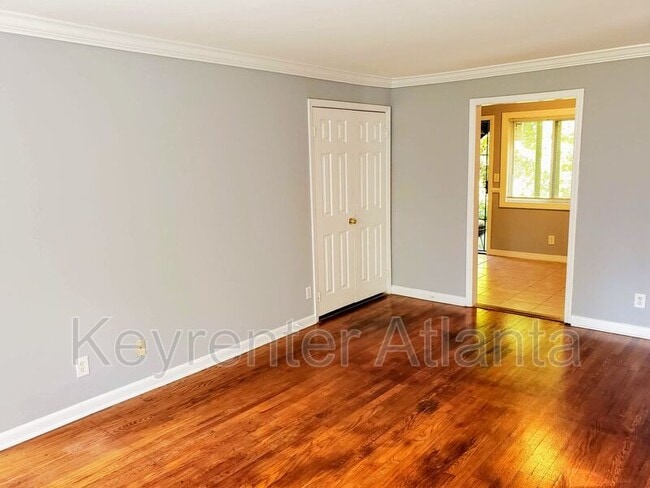 Foto del edificio - 1596 Line Cir