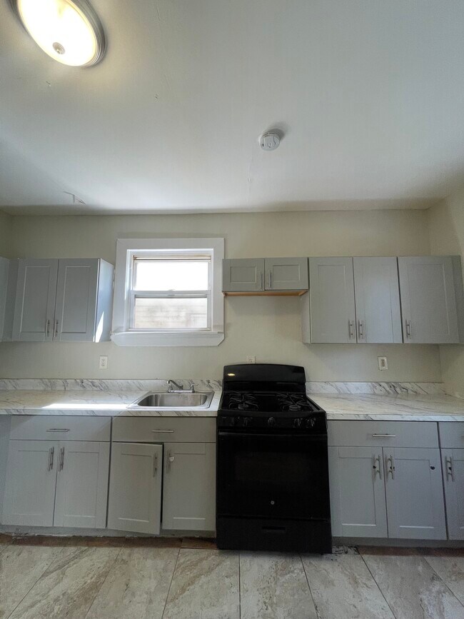 Building Photo - 130 Scheerer Ave