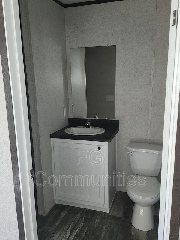 Foto del edificio - 711 Leasburg Rd