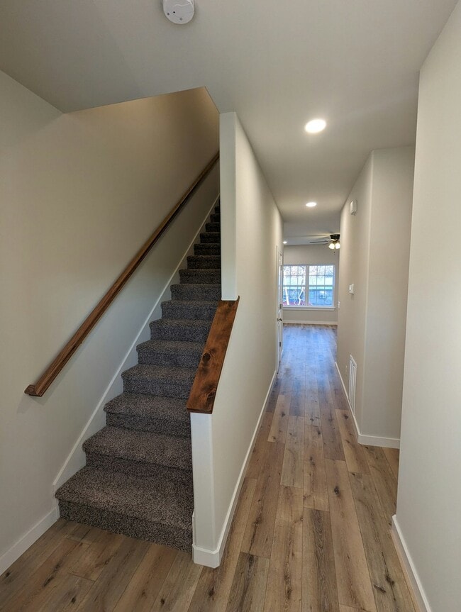 Building Photo - 137 S Bluff Ave