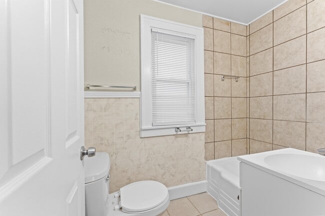 Building Photo - 8638 Cadillac Ave