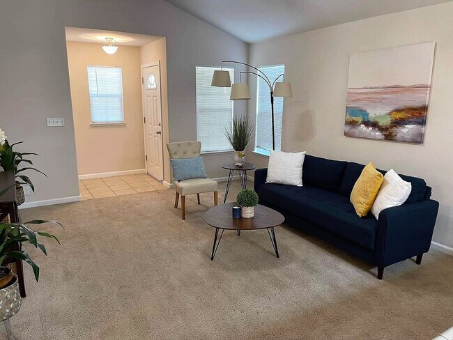 Foto del edificio - 3 Bedroom House Available Now