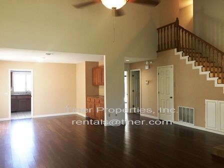 Building Photo - Great Four Bedroom + Den in Pocket Area
