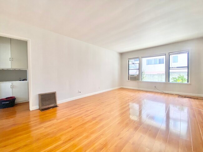 Building Photo - 3219 Bagley Ave