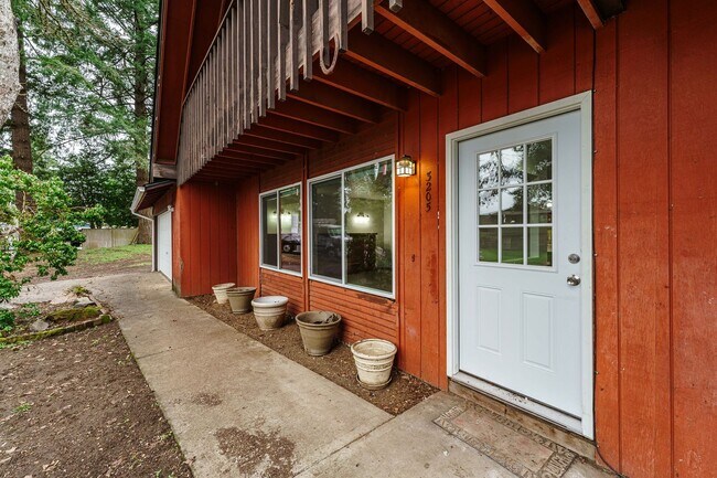 Foto del edificio - Recently Updated 3 Bedroom 2 Bath on Large...