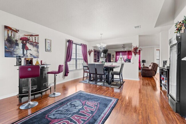 Building Photo - 2802 Scottsdale Dr