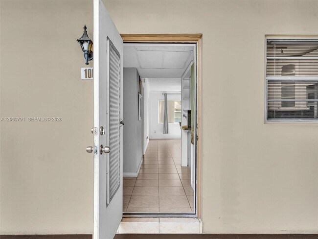 Building Photo - 5001 W Oakland Park Blvd