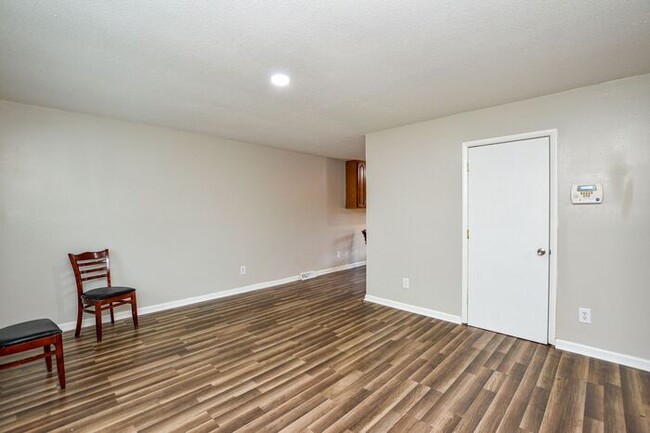 Foto del edificio - **$200 Rent Credit** ALL NEW INSIDE!!!-Two...