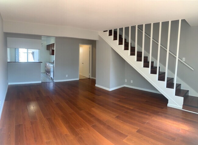 Building Photo - 132 Melody Ln