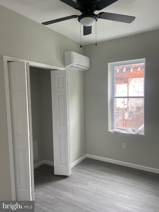 Foto del edificio - 1124 Lindley Ave