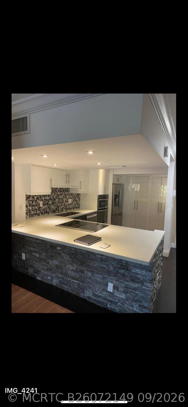Building Photo - 6557 Racquet Club Dr