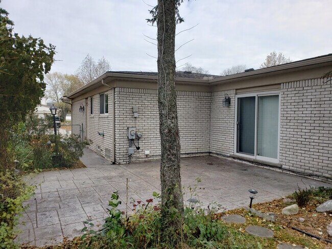 Building Photo - 5043 Blair Dr