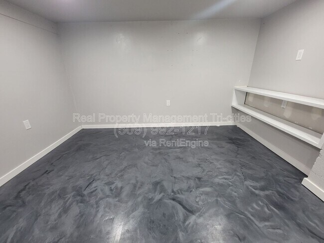 Foto del edificio - 400/402 Barth Ave