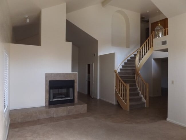 Building Photo - AVAILABLE SOON!! Spacious 4 bed 2.5 bath h...