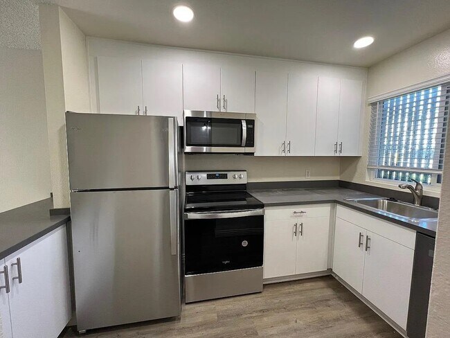 Building Photo - 2155 Felspar St