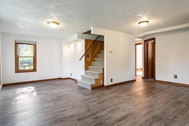 Foto del edificio - 2318 Midway Dr