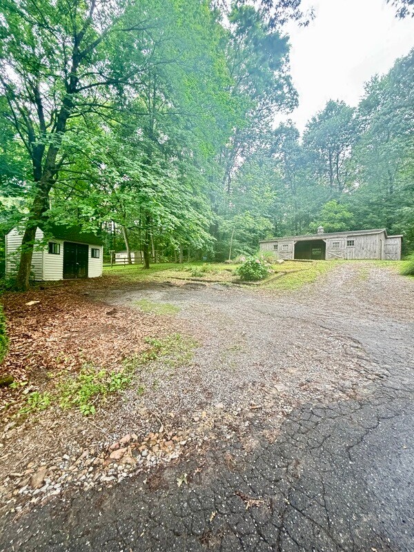 Primary Photo - 616 Springville Rd