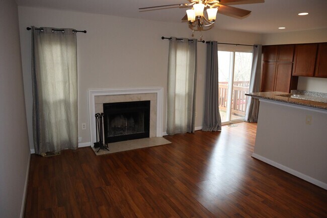 Foto del edificio - Charming Townhome Nestled in a Private Cul...