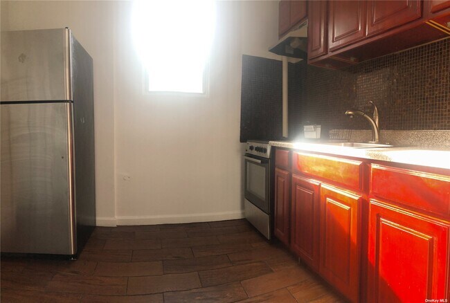 Foto del edificio - 446 Knickerbocker Ave