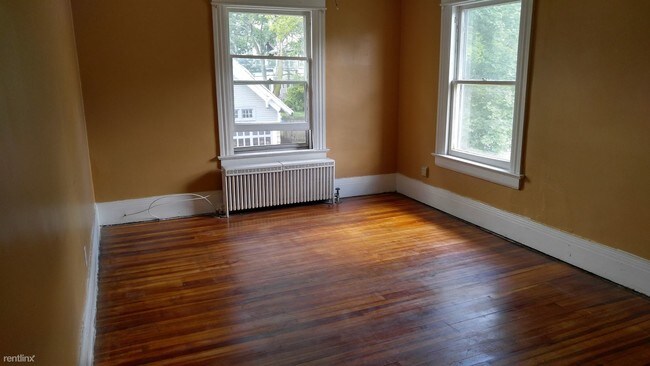 Building Photo - 347 Maplewood Ave