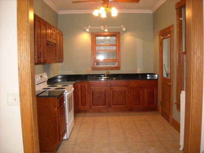 Foto del edificio - 2404 Dupont Ave S