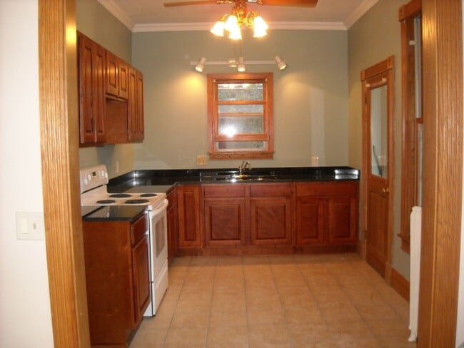 Building Photo - 2404 Dupont Ave S