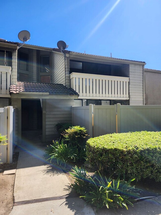 Foto del edificio - Beautiful 2-Bedroom Condo in Phillips Ranch