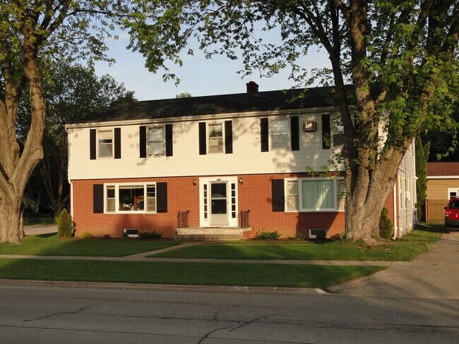 Building Photo - 465 W Griswold St