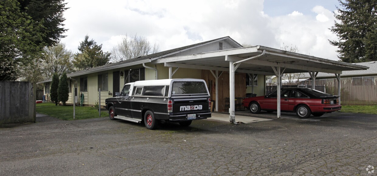 Foto del edificio - 4608-4620 NE St James Rd