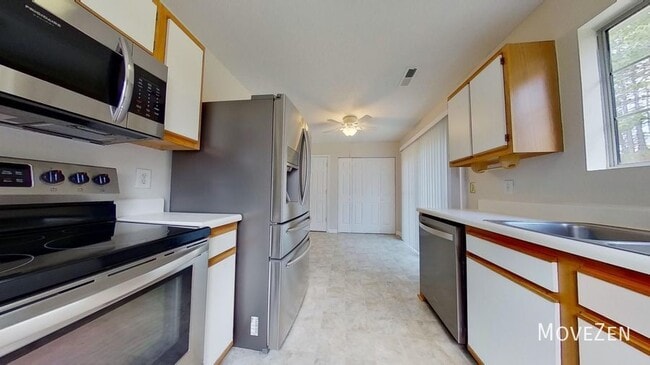 Building Photo - 2465 Stratford Crossing Dr