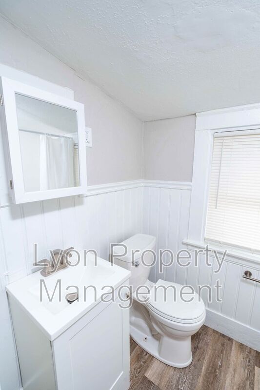 Building Photo - 83 Ottawa Ave