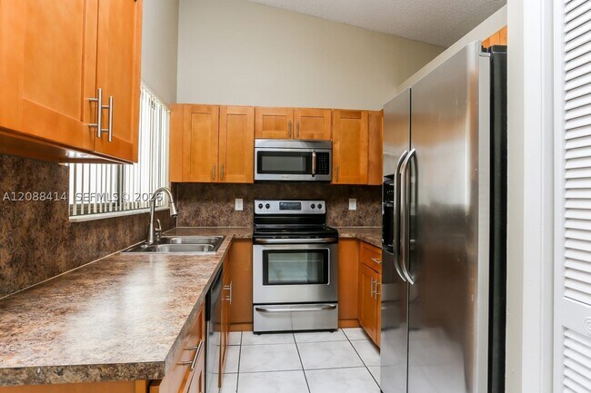 Foto del edificio - 4705 SW 143rd Ave