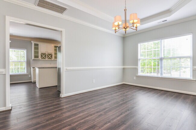 Building Photo - 401 Pyracantha Dr