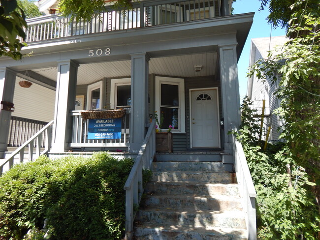 Front Common Area Porch - 508 W Doty St