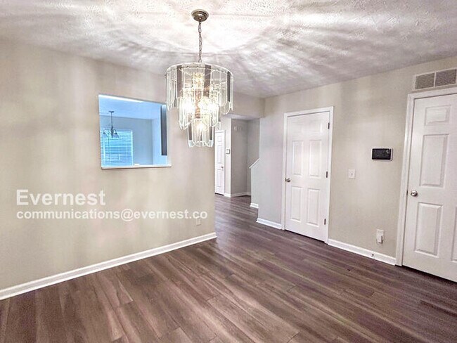 Foto del edificio - 5589 Strathmoor Manor Cir