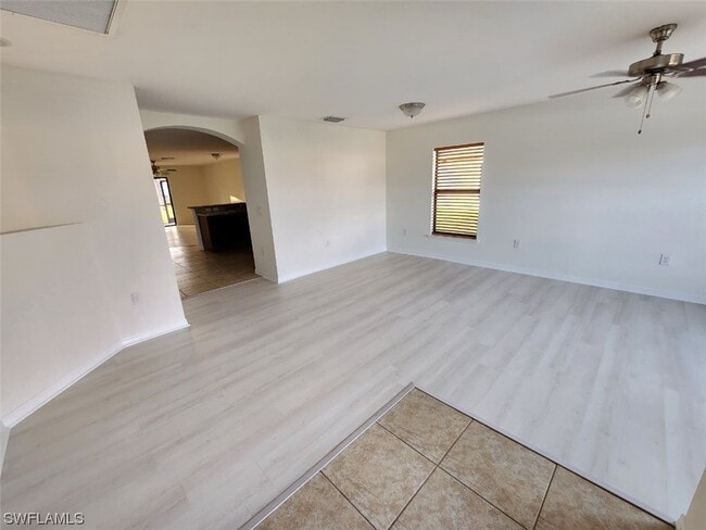 Building Photo - 427 Shadow Lakes Dr