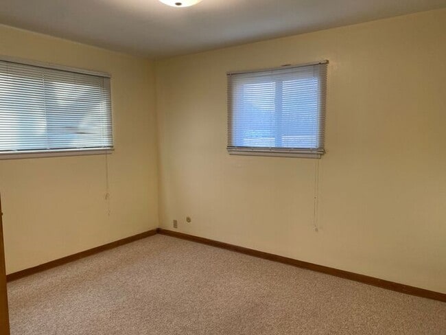Building Photo - 2br/1bath duplex in Stevensville