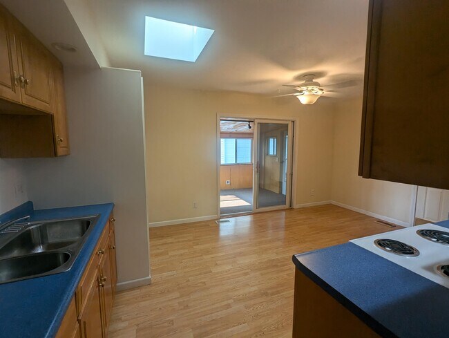 Building Photo - 2607 W Kirby Ave
