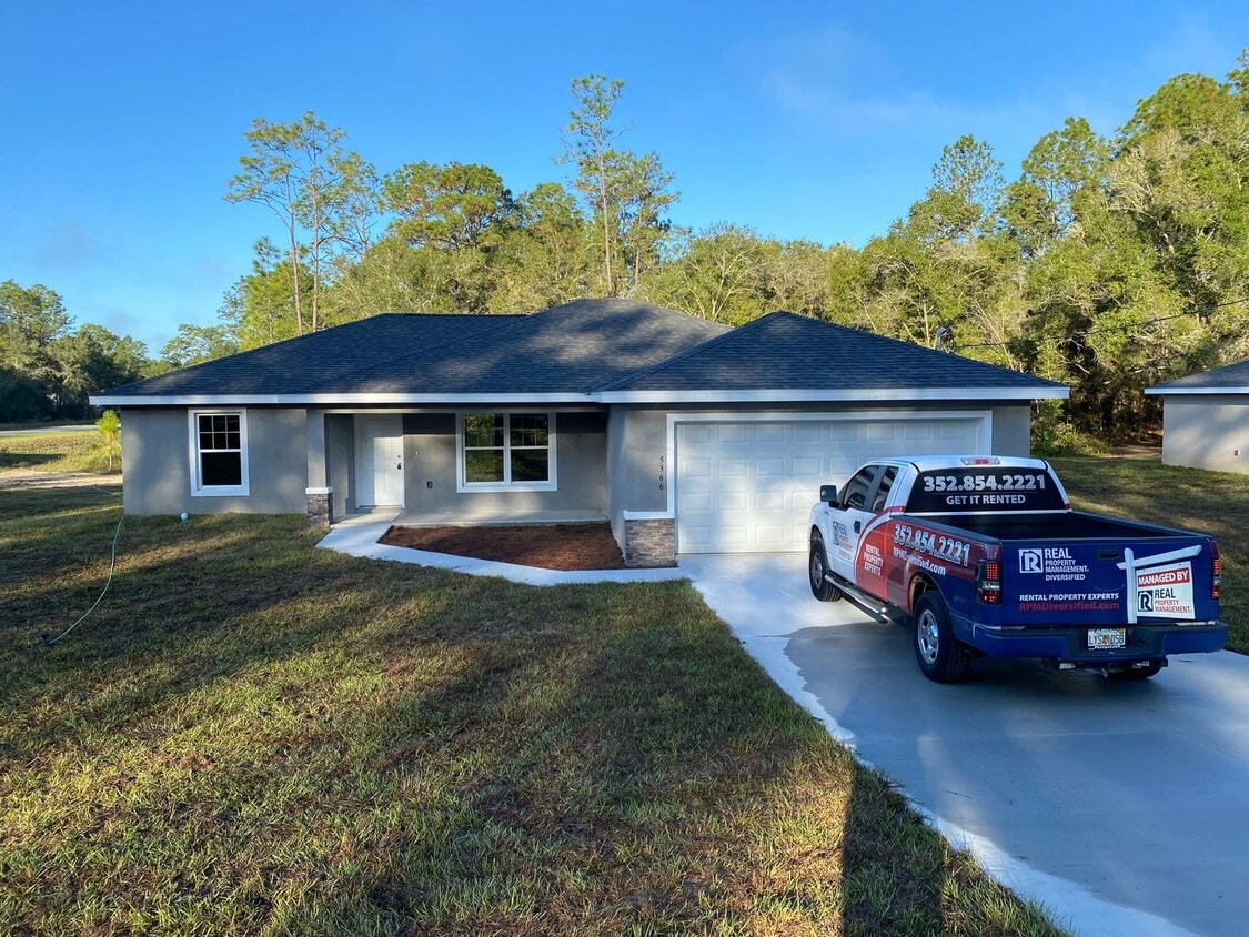 Foto principal - Custom Home - Desirable SW Dunnellon Neigh...