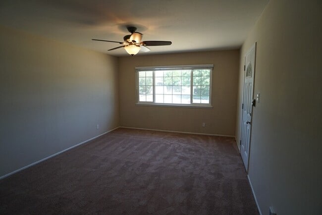 Building Photo - Gorgeous 2 Bedroom 1 Bathroom in Sacramento!