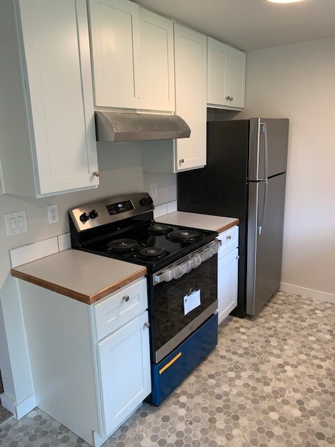 Updated Kitchen! New upper and lower cabinets- new range and exhaust fan. - 12006 114th Avenue Ct E