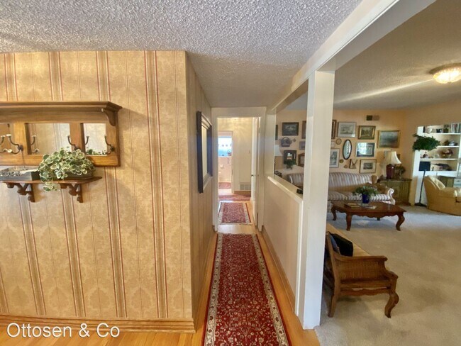 Foto del edificio - 4 br, 2 bath House - 742 E Virginia Ave