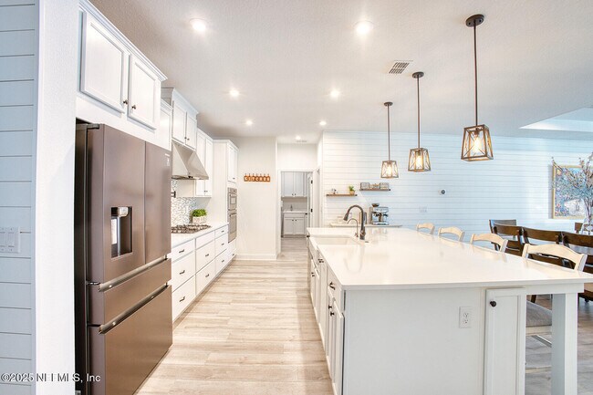 Foto del edificio - 94242 Goodwood Dr