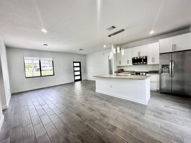 Foto del edificio - 774 W 9th St